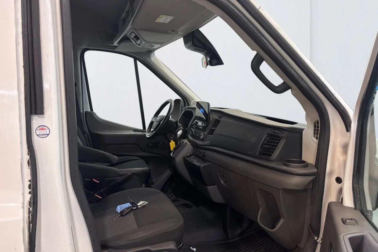 Ford Transit 350 Kombi 9-sits Automat Kamera MOMS 130hk – bild 8 av 10