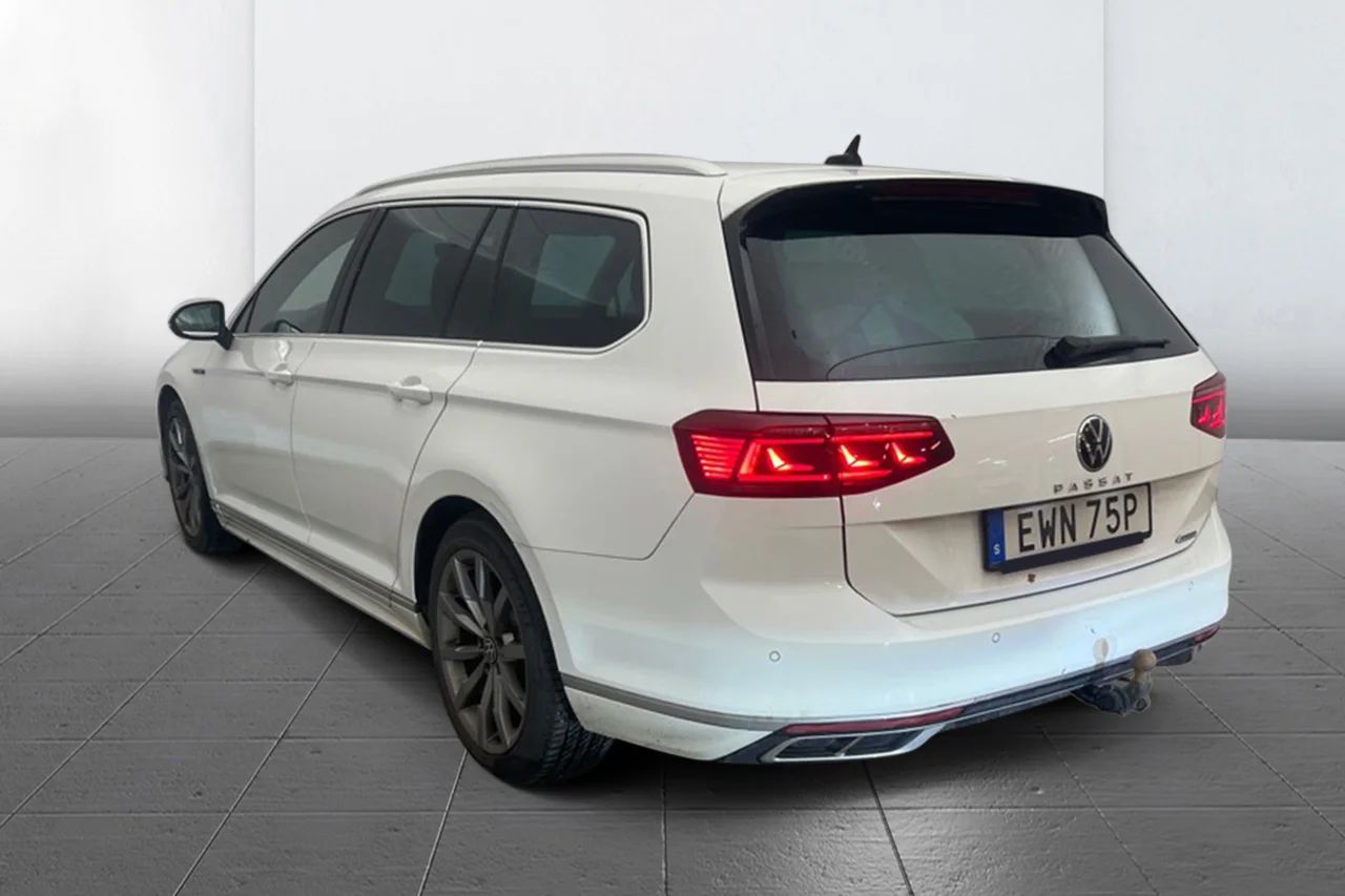 Volkswagen PassatSC 2.0 TDI 4M GT R-Line Drag Cockpit Värmare Matrix 200hk – bild 6 av 12