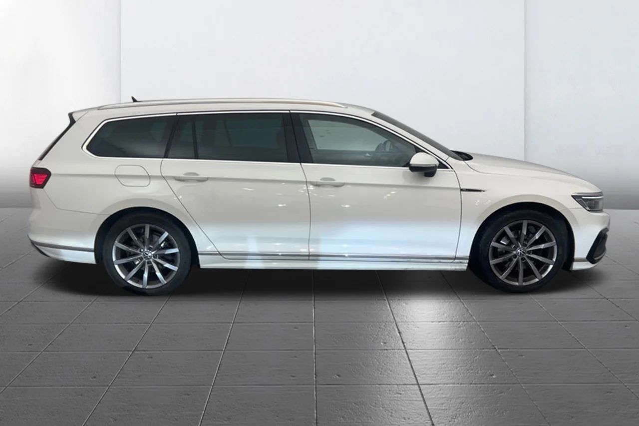 Volkswagen PassatSC 2.0 TDI 4M GT R-Line Drag Cockpit Värmare Matrix 200hk – bild 4 av 12