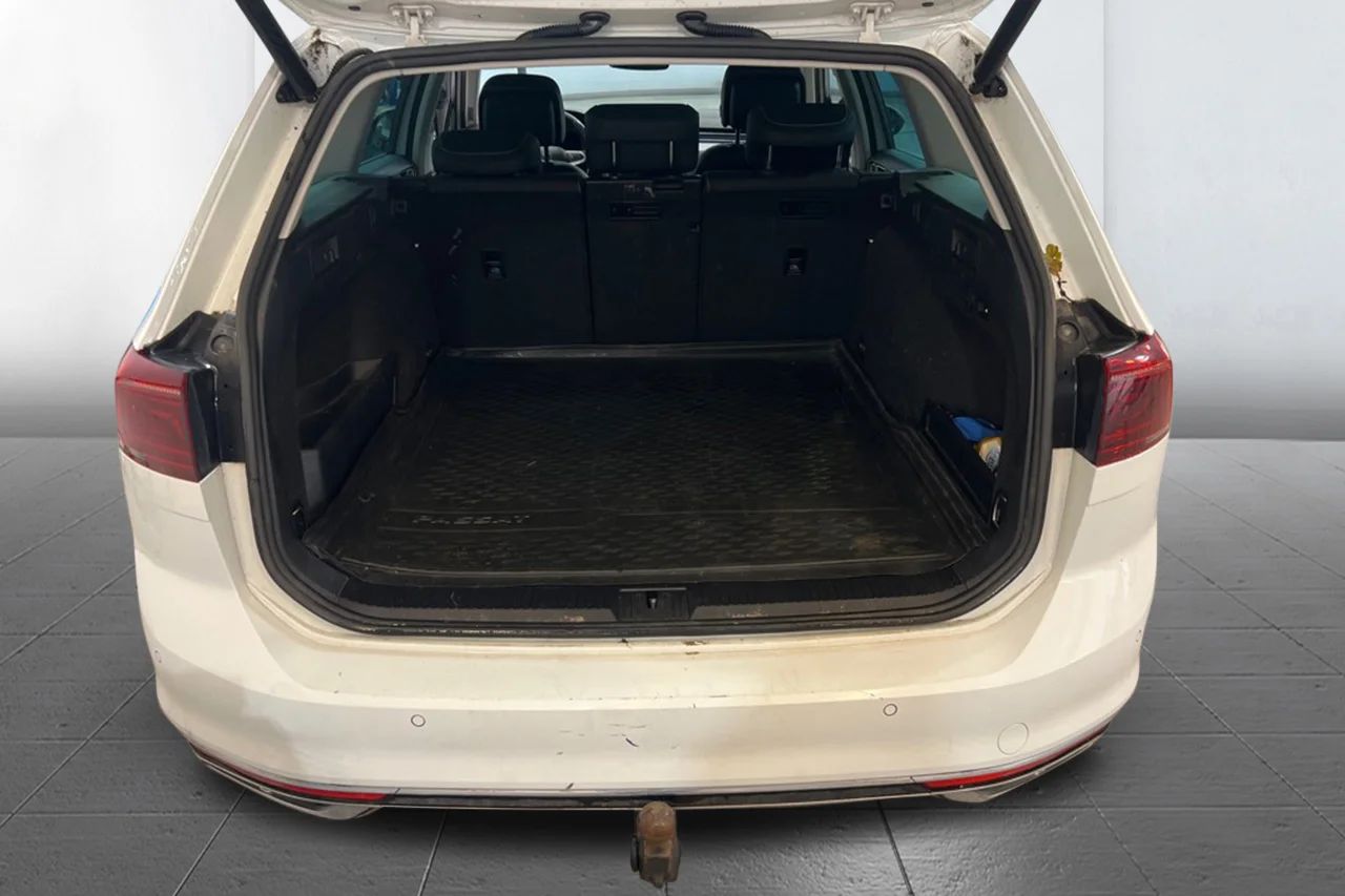 Volkswagen PassatSC 2.0 TDI 4M GT R-Line Drag Cockpit Värmare Matrix 200hk – bild 11 av 12