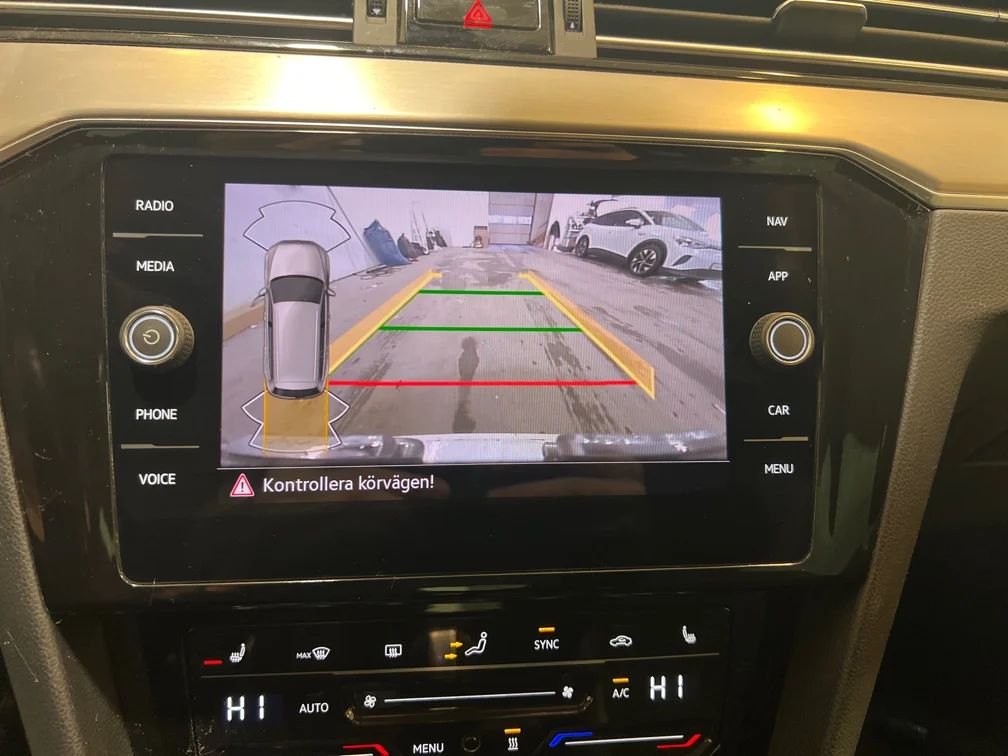 Volkswagen PassatSC 2.0 TDI 4M GT R-Line Drag Cockpit Värmare Matrix 200hk – bild 10 av 12