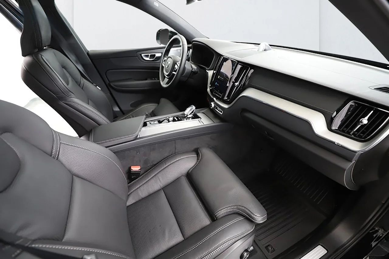 Volvo XC60 T8 AWD Ultra Black Edition Drag HUD Pano MOMS 456hk – bild 11 av 24