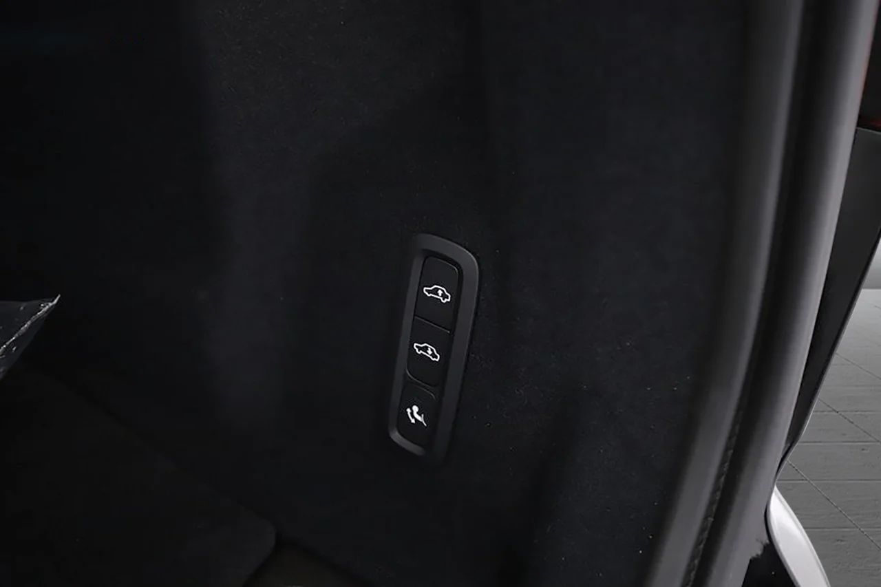 Volvo XC60 T8 AWD Ultra Black Edition Drag HUD Pano MOMS 456hk – bild 23 av 24