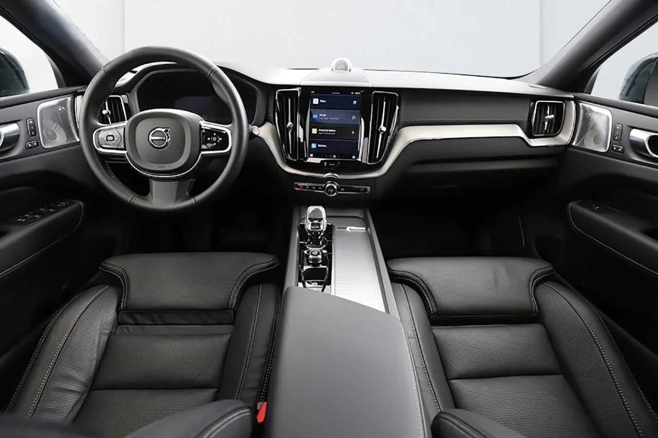 Volvo XC60 T8 AWD Ultra Black Edition Drag HUD Pano MOMS 456hk – bild 14 av 24
