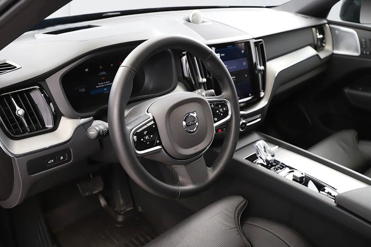 Volvo XC60 T8 AWD Ultra Black Edition Drag HUD Pano MOMS 456hk – bild 7 av 24