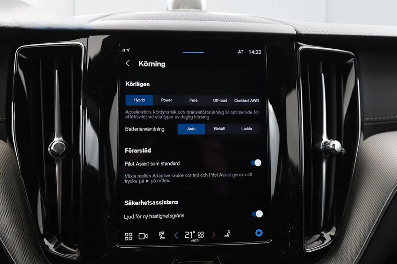 Volvo XC60 T8 AWD Ultra Black Edition Drag HUD Pano MOMS 456hk – bild 20 av 24