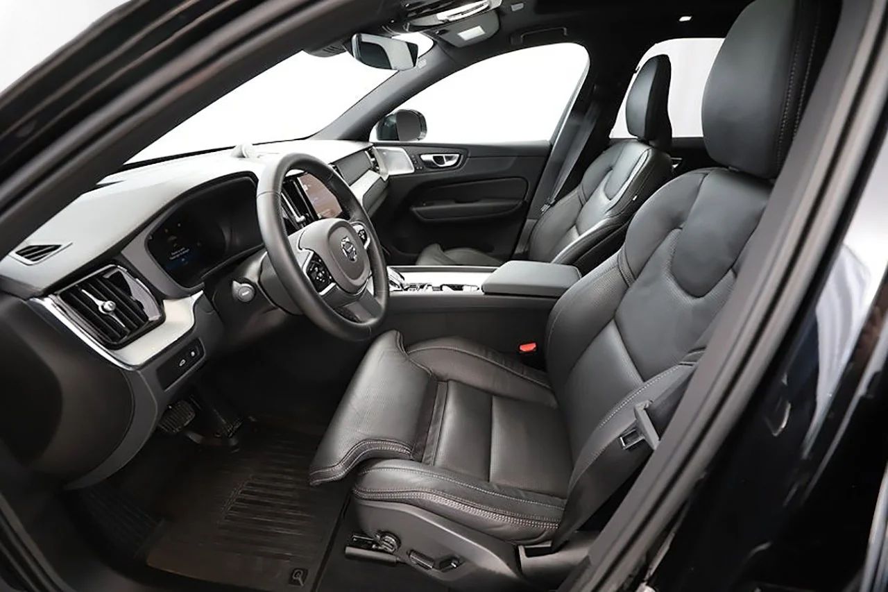 Volvo XC60 T8 AWD Ultra Black Edition Drag HUD Pano MOMS 456hk – bild 6 av 24