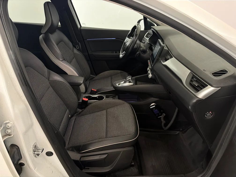 Renault Captur E-TECH Plug-in Hybrid Navi Kamera MOMS 160hk – bild 6 av 9