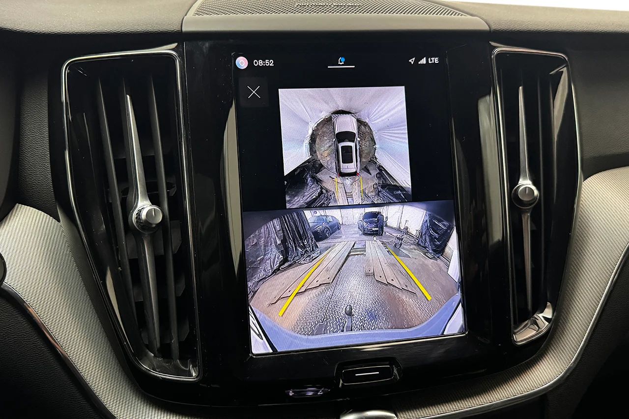 Volvo XC60 Recharge T6 AWD Plus Dark Drag Pano 360° P-Klimat MOMS 350hk – bild 27 av 40