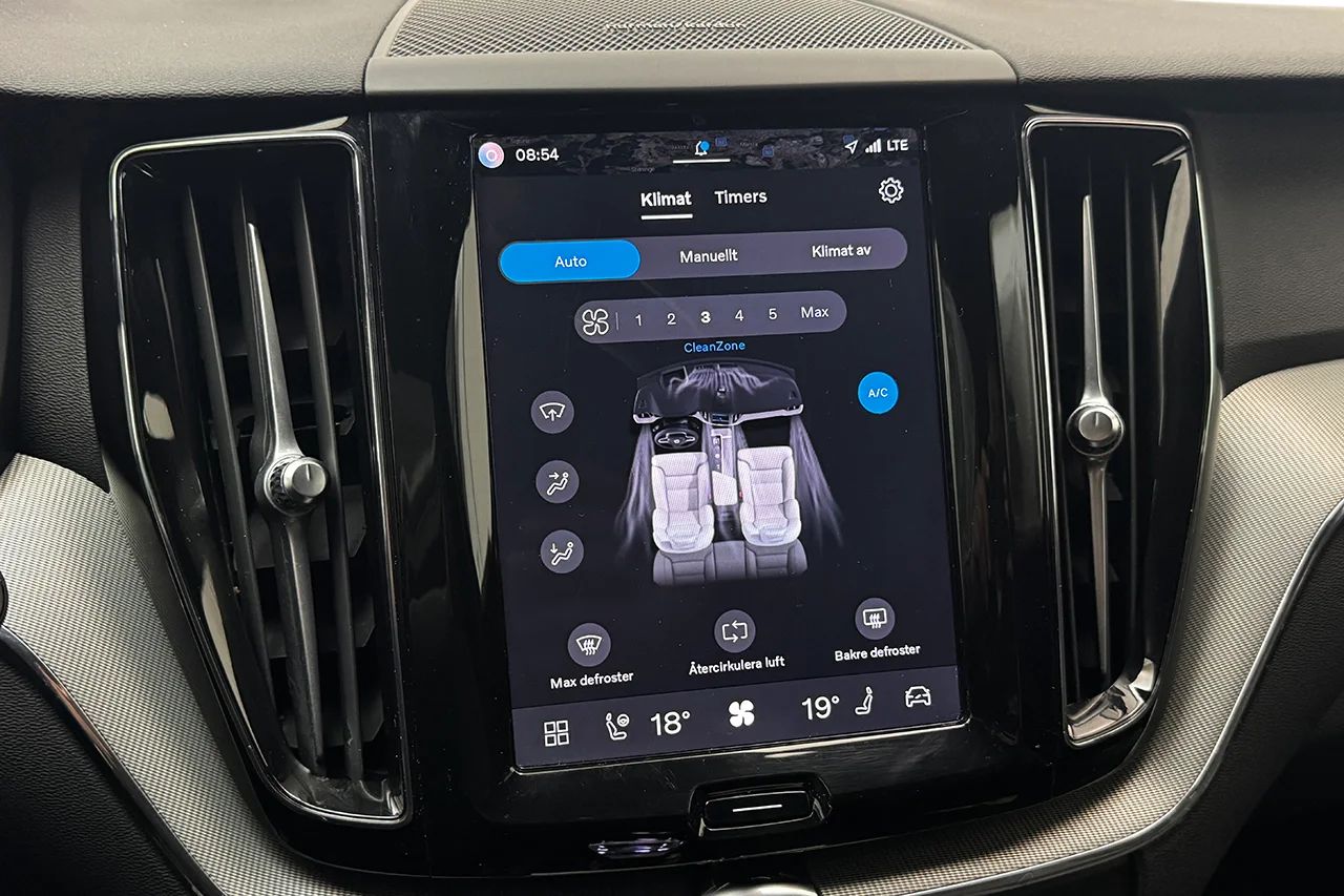 Volvo XC60 Recharge T6 AWD Plus Dark Drag Pano 360° P-Klimat MOMS 350hk – bild 28 av 40