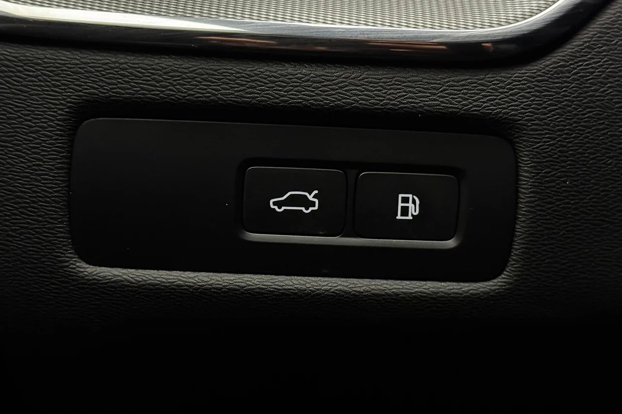 Volvo XC60 Recharge T6 AWD Plus Dark Drag Pano 360° P-Klimat MOMS 350hk – bild 38 av 40