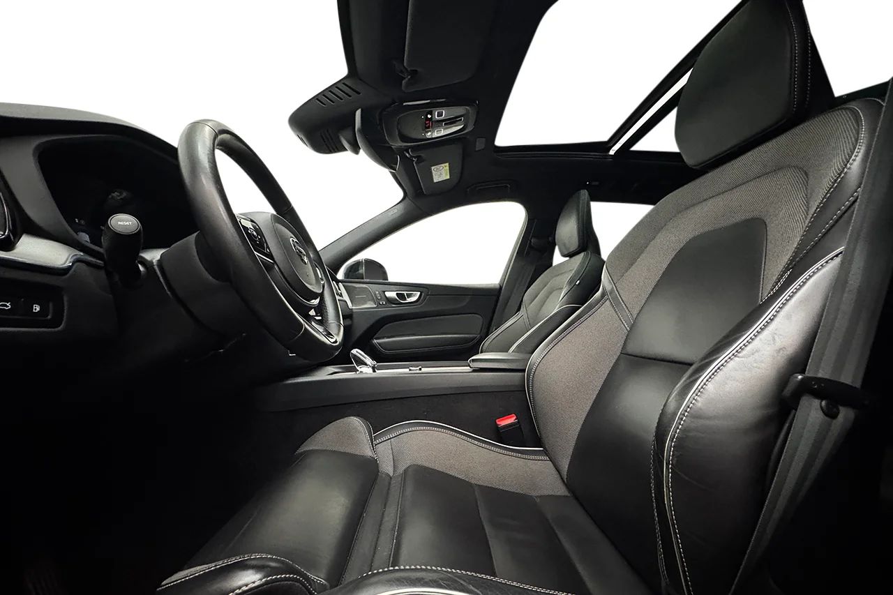 Volvo XC60 Recharge T6 AWD Plus Dark Drag Pano 360° P-Klimat MOMS 350hk – bild 13 av 40