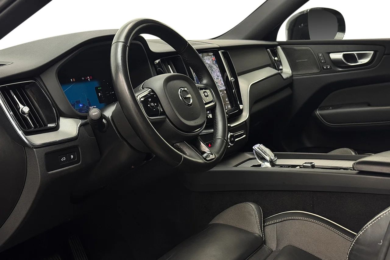 Volvo XC60 Recharge T6 AWD Plus Dark Drag Pano 360° P-Klimat MOMS 350hk – bild 15 av 40