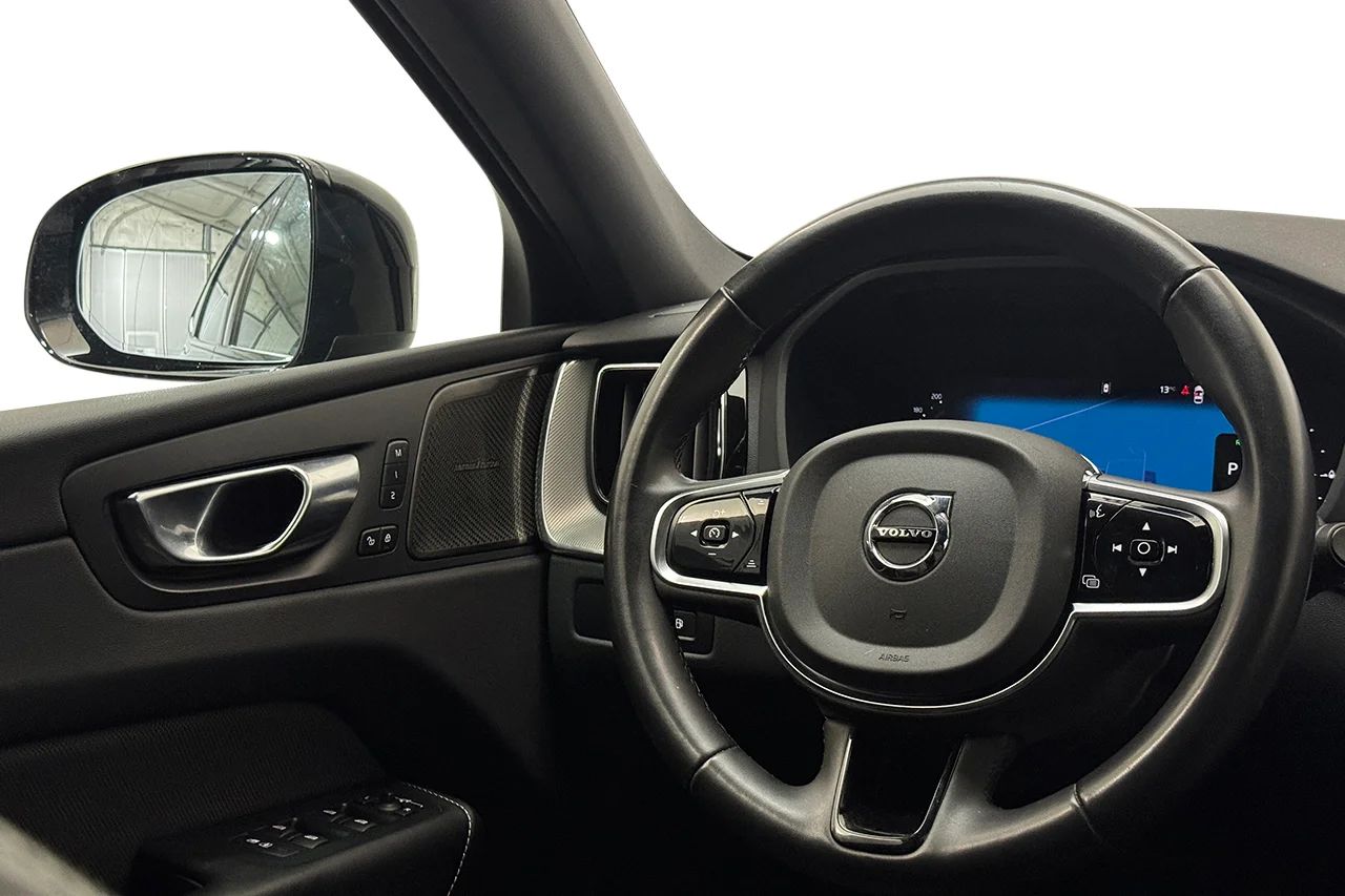 Volvo XC60 Recharge T6 AWD Plus Dark Drag Pano 360° P-Klimat MOMS 350hk – bild 20 av 40