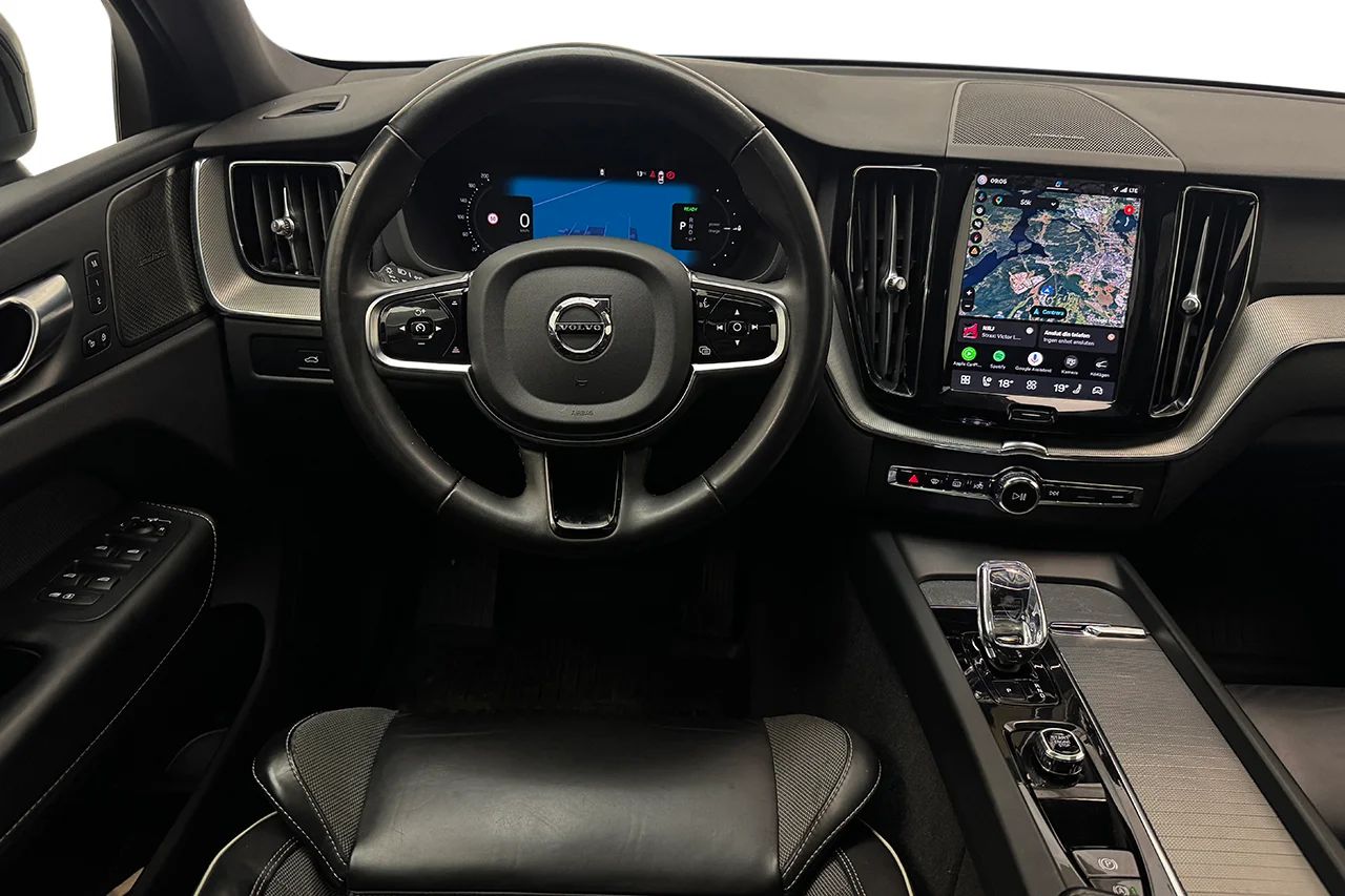 Volvo XC60 Recharge T6 AWD Plus Dark Drag Pano 360° P-Klimat MOMS 350hk – bild 22 av 40