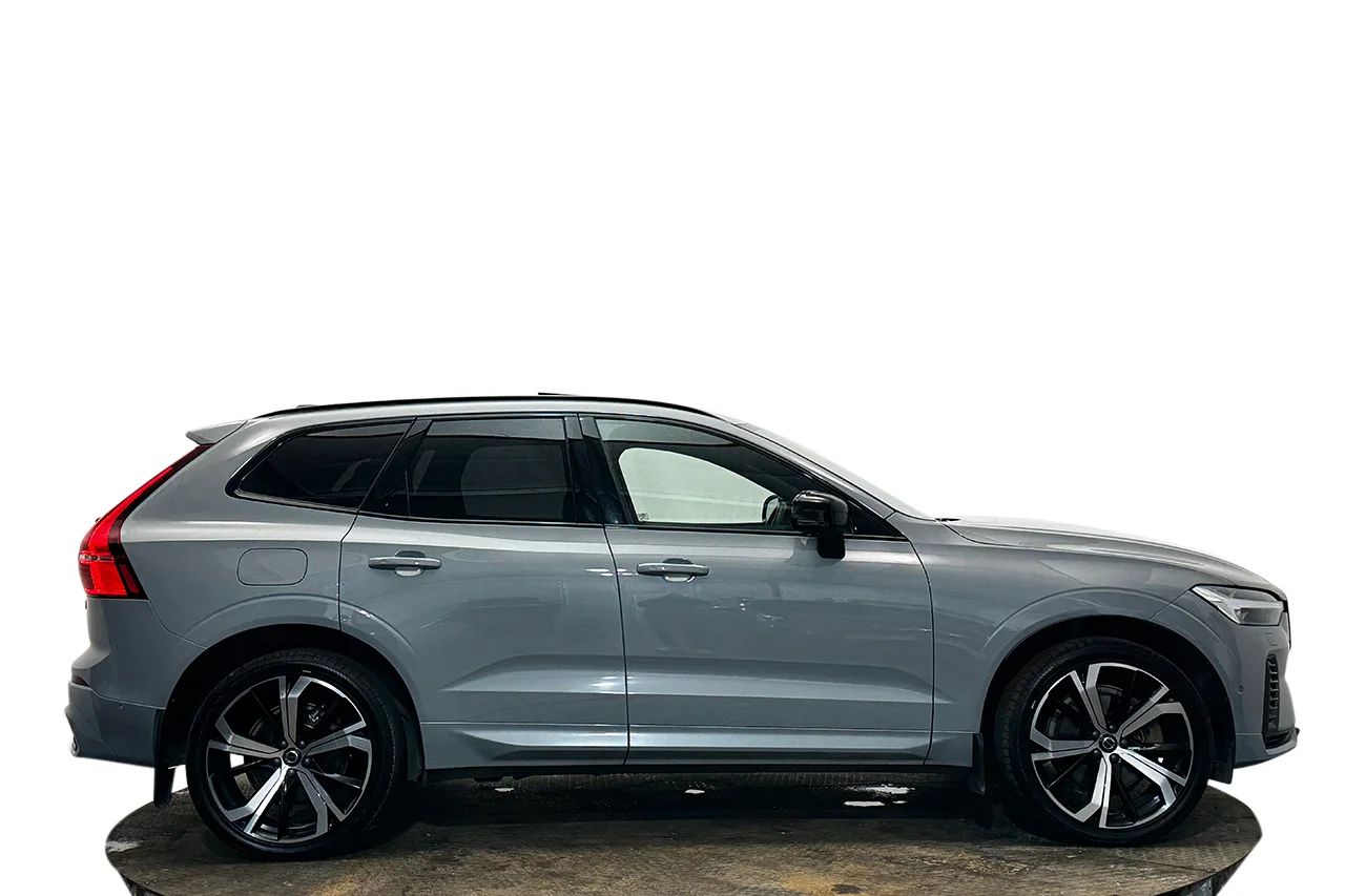 Volvo XC60 Recharge T6 AWD Plus Dark Drag Pano 360° P-Klimat MOMS 350hk – bild 4 av 40