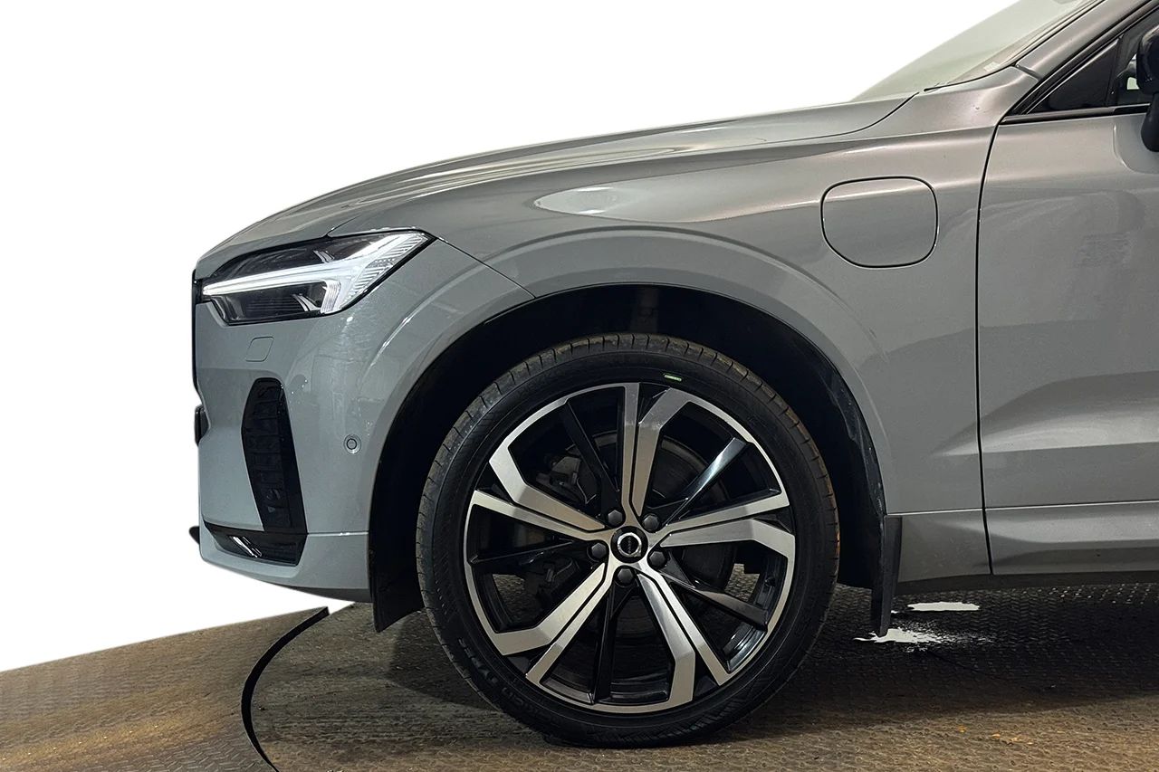 Volvo XC60 Recharge T6 AWD Plus Dark Drag Pano 360° P-Klimat MOMS 350hk – bild 10 av 40