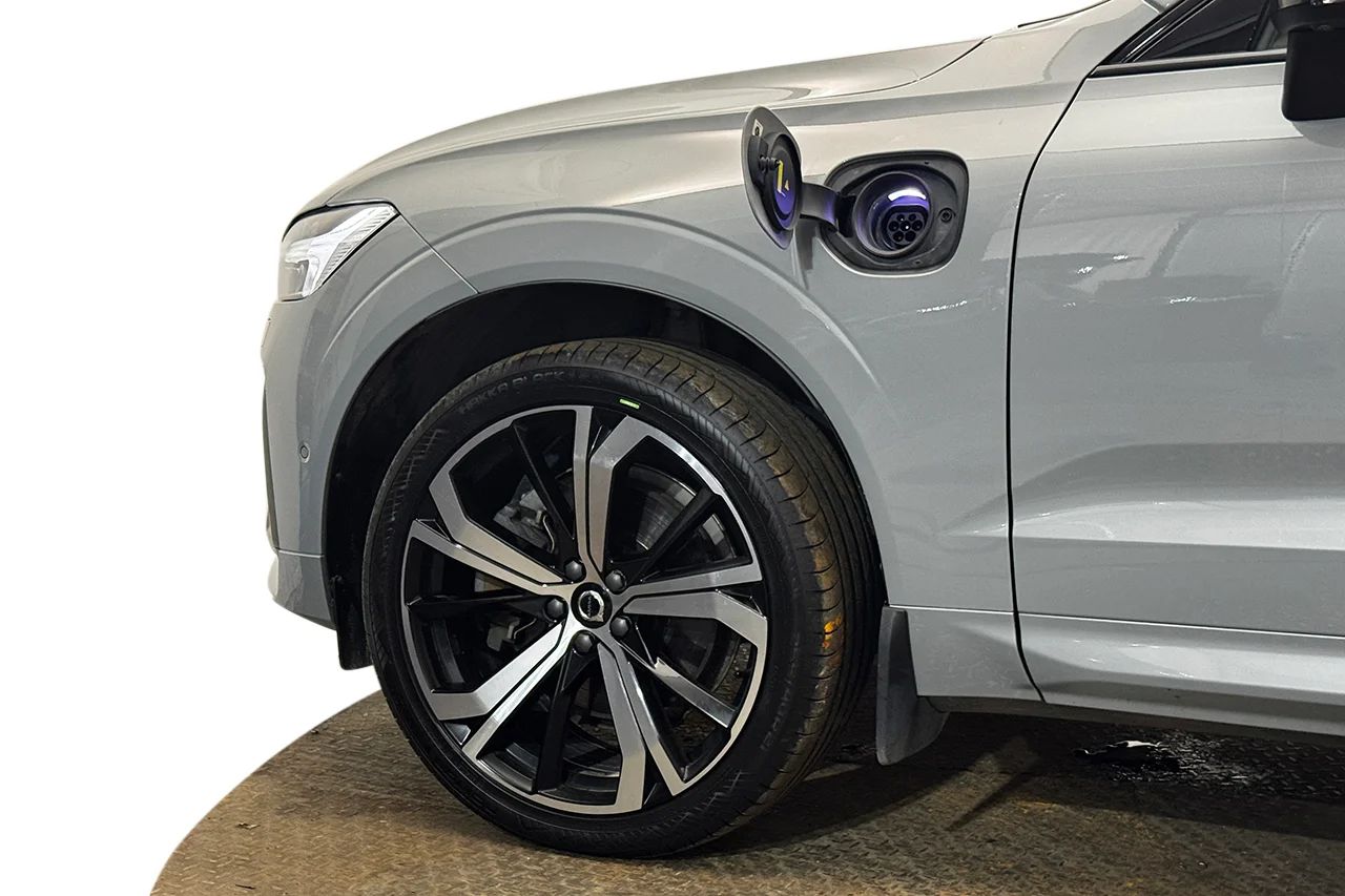 Volvo XC60 Recharge T6 AWD Plus Dark Drag Pano 360° P-Klimat MOMS 350hk – bild 11 av 40