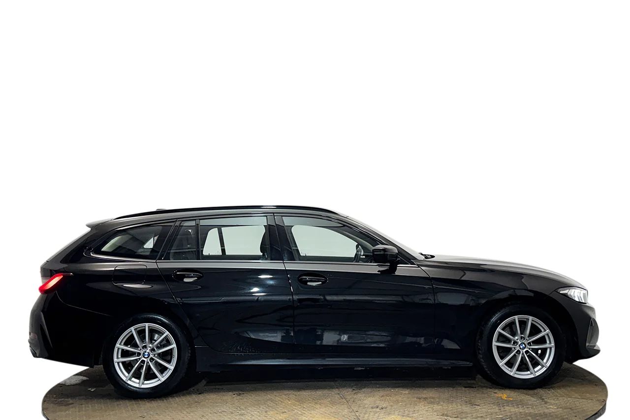 BMW 320d xDrive Touring Drag Värmare HiFi Navi MOMS 190hk – bild 4 av 39