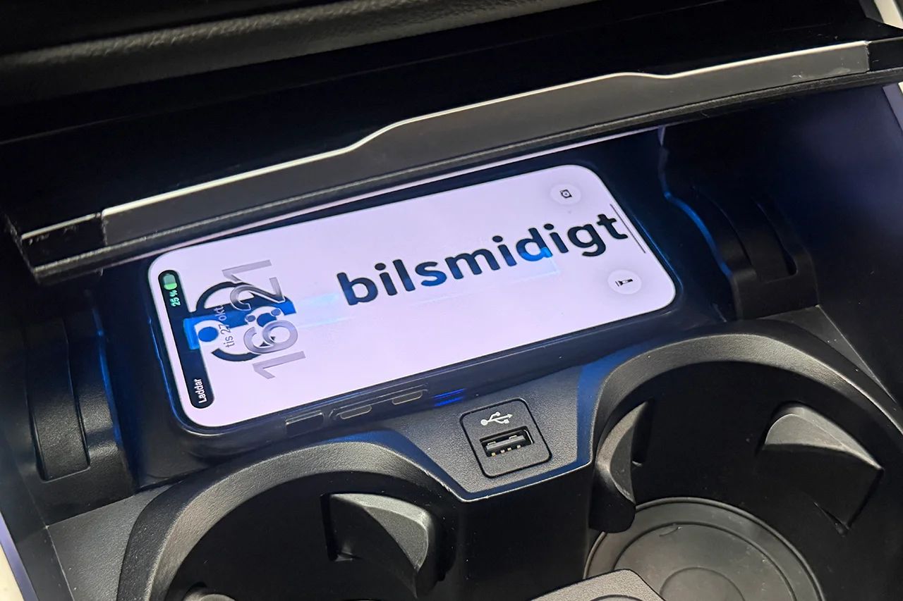BMW 320d xDrive Touring Drag Värmare HiFi Navi MOMS 190hk – bild 30 av 39