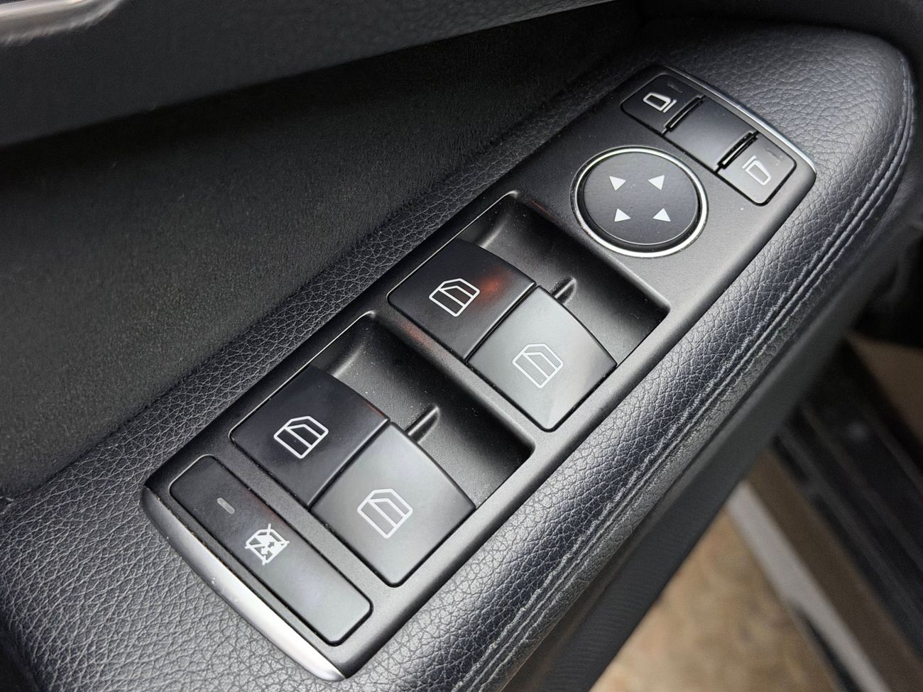 Mercedes-Benz E 250 CDI 4MATIC Automat Avantgarde AMG Sport Navigation Delläder Kamkedja 204hk – bild 29 av 31