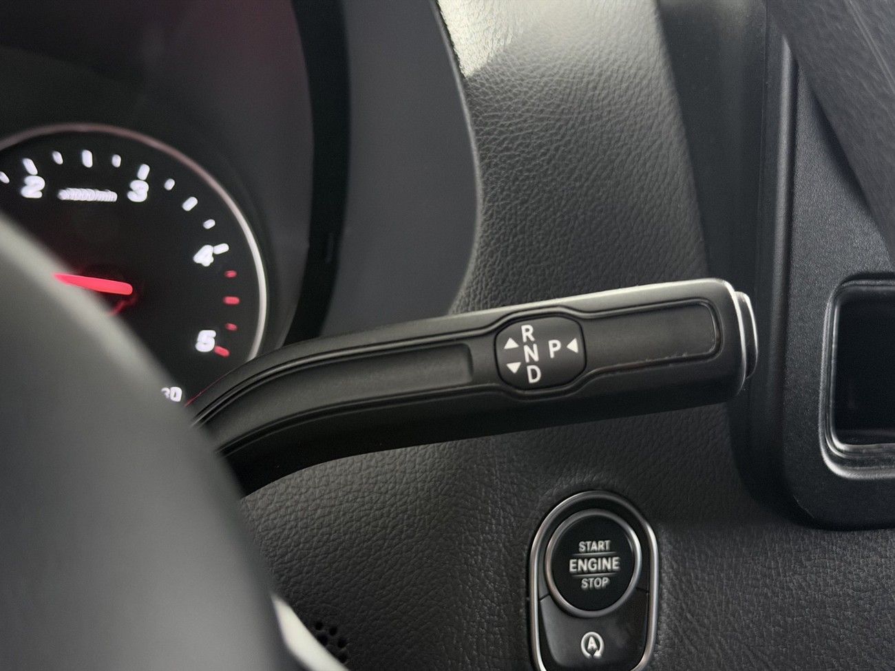 Mercedes-Benz Sprinter 317 CDI Skåp Automat 3-sits Backkamera CarPlay Fullservad hos MB 170hk – bild 15 av 23