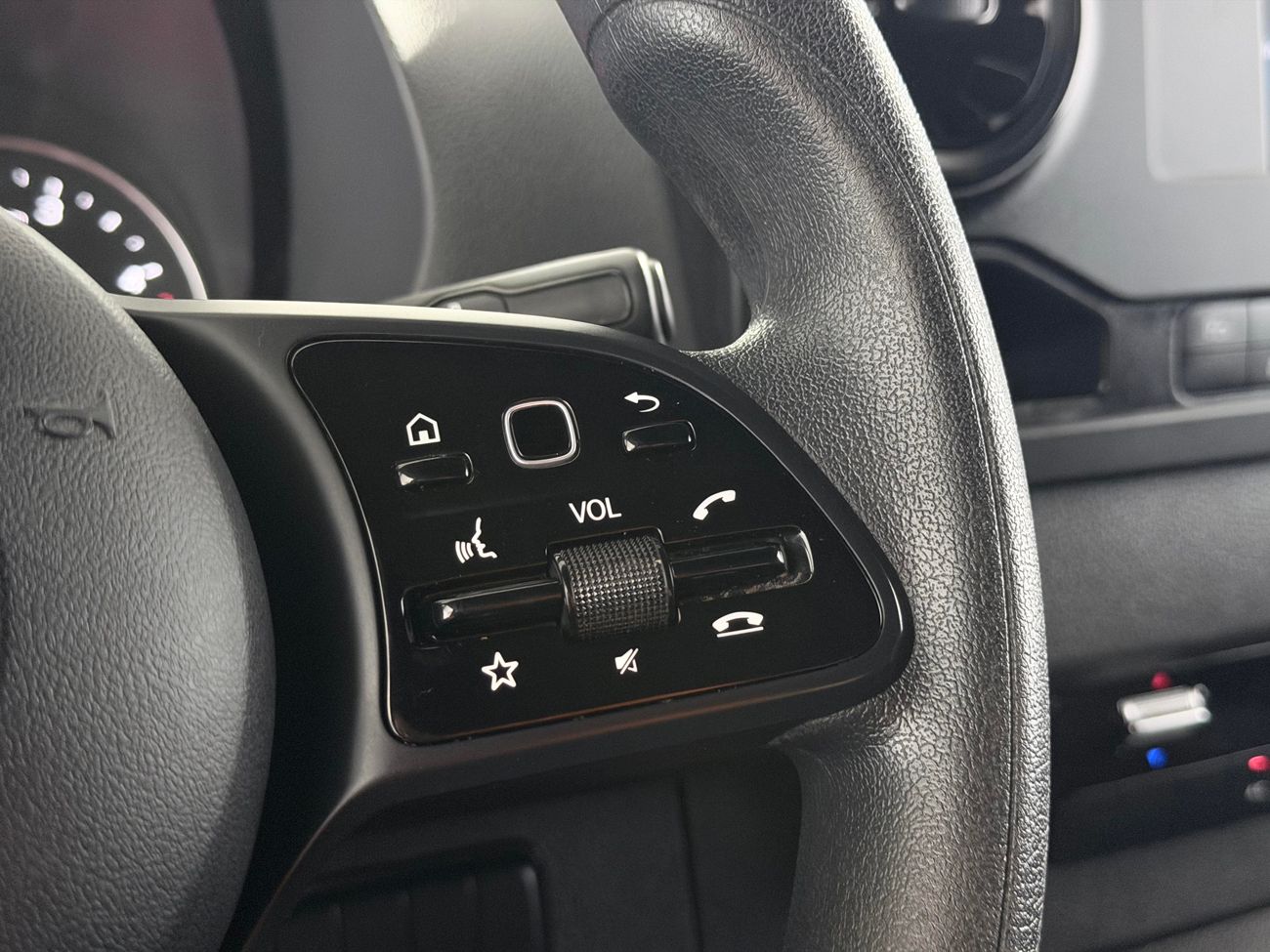 Mercedes-Benz Sprinter 317 CDI Skåp Automat 3-sits Backkamera CarPlay Fullservad hos MB 170hk – bild 14 av 23