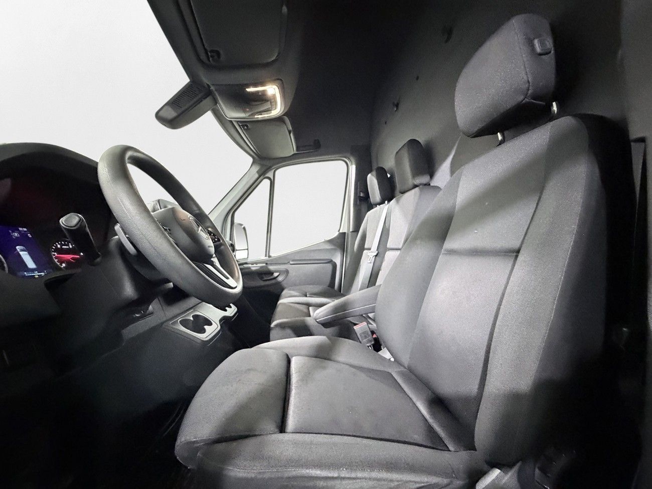 Mercedes-Benz Sprinter 317 CDI Skåp Automat 3-sits Backkamera CarPlay Fullservad hos MB 170hk – bild 11 av 23
