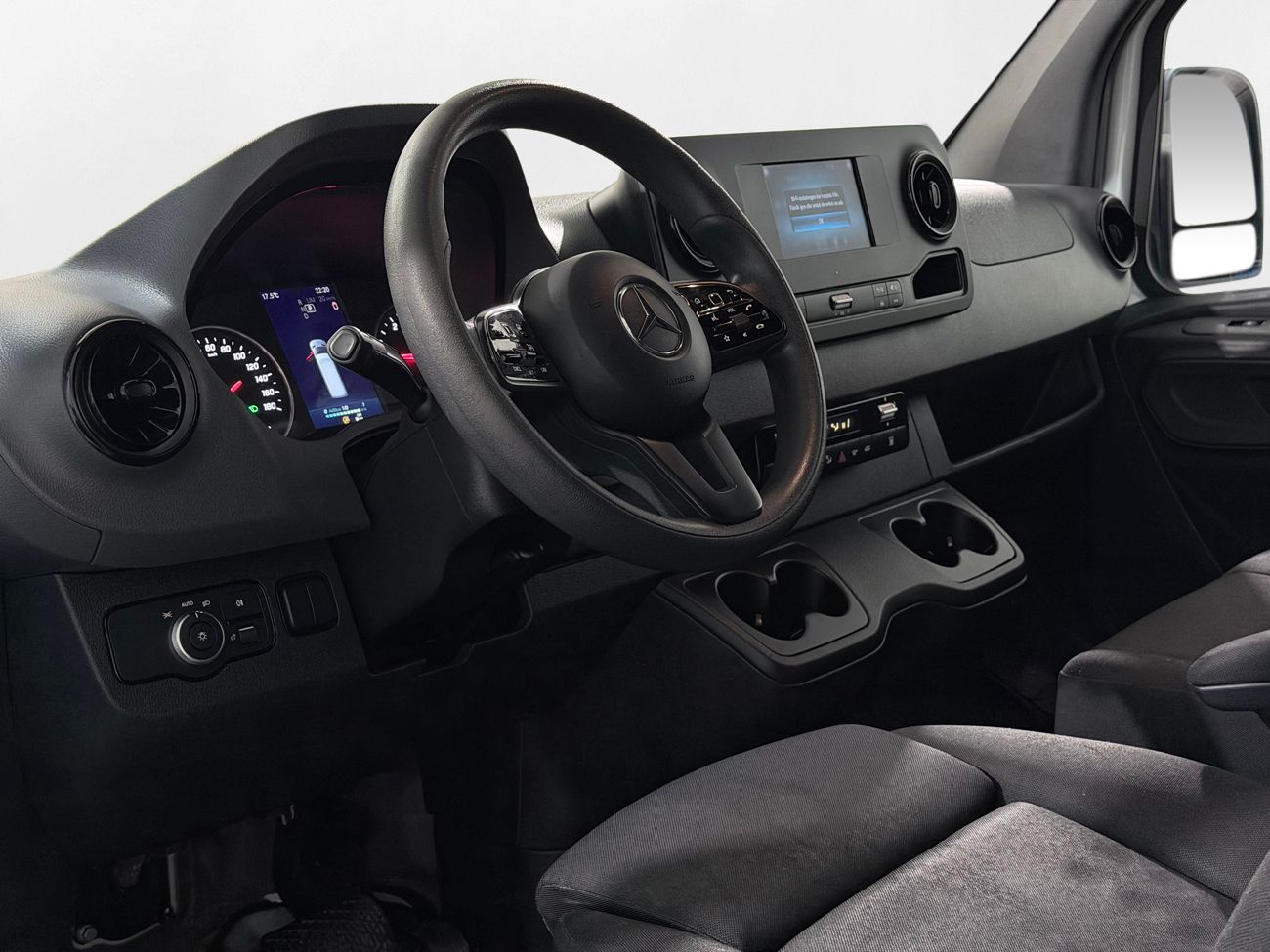 Mercedes-Benz Sprinter 317 CDI Skåp Automat 3-sits Backkamera CarPlay Fullservad hos MB 170hk – bild 12 av 23