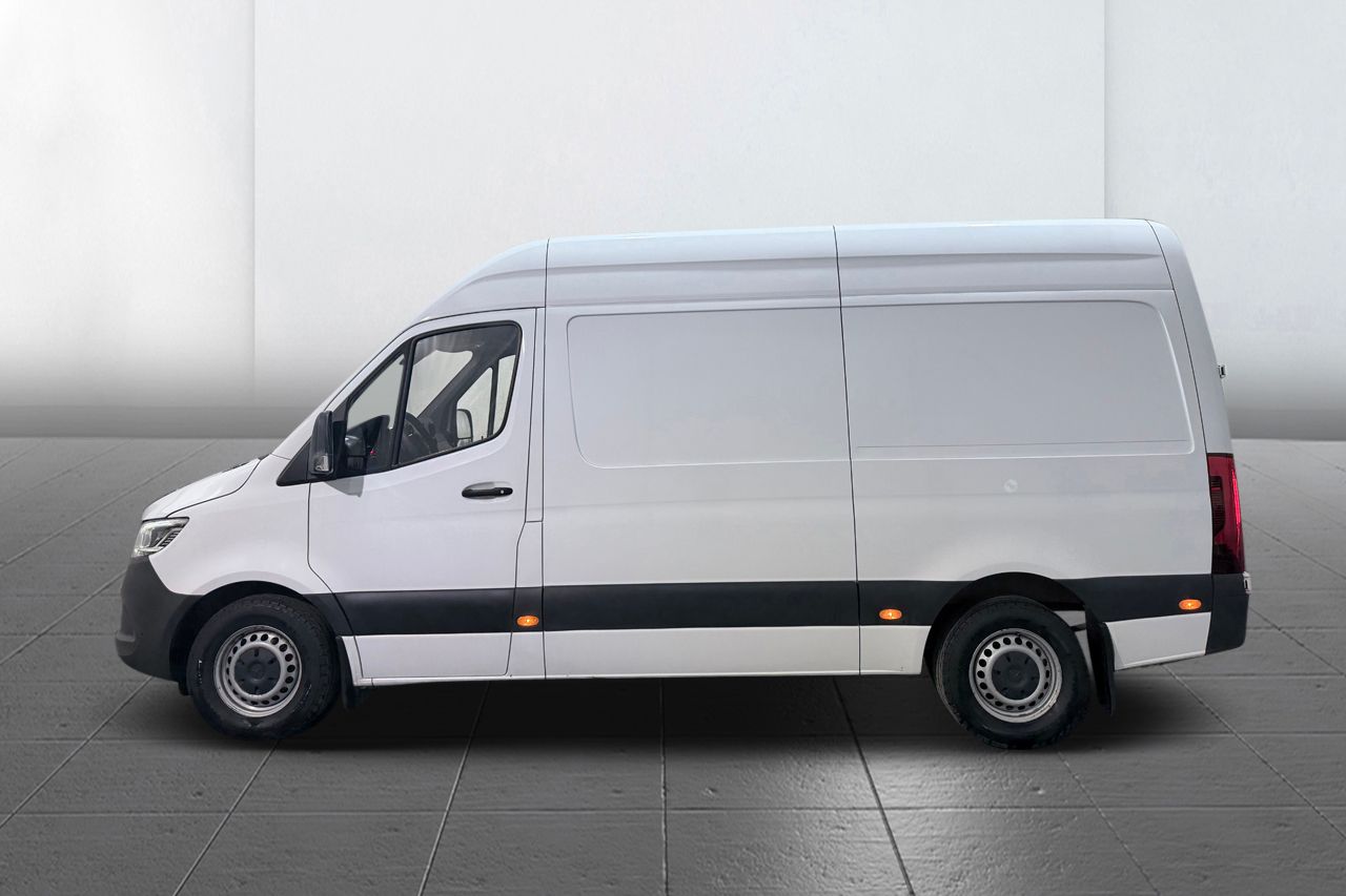 Mercedes-Benz Sprinter 317 CDI Skåp Automat 3-sits Backkamera CarPlay Fullservad hos MB 170hk – bild 9 av 23