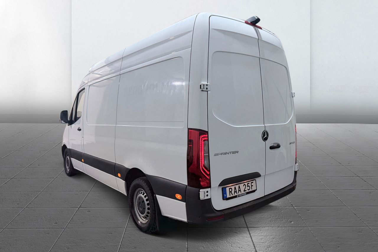 Mercedes-Benz Sprinter 317 CDI Skåp Automat 3-sits Backkamera CarPlay Fullservad hos MB 170hk – bild 8 av 23