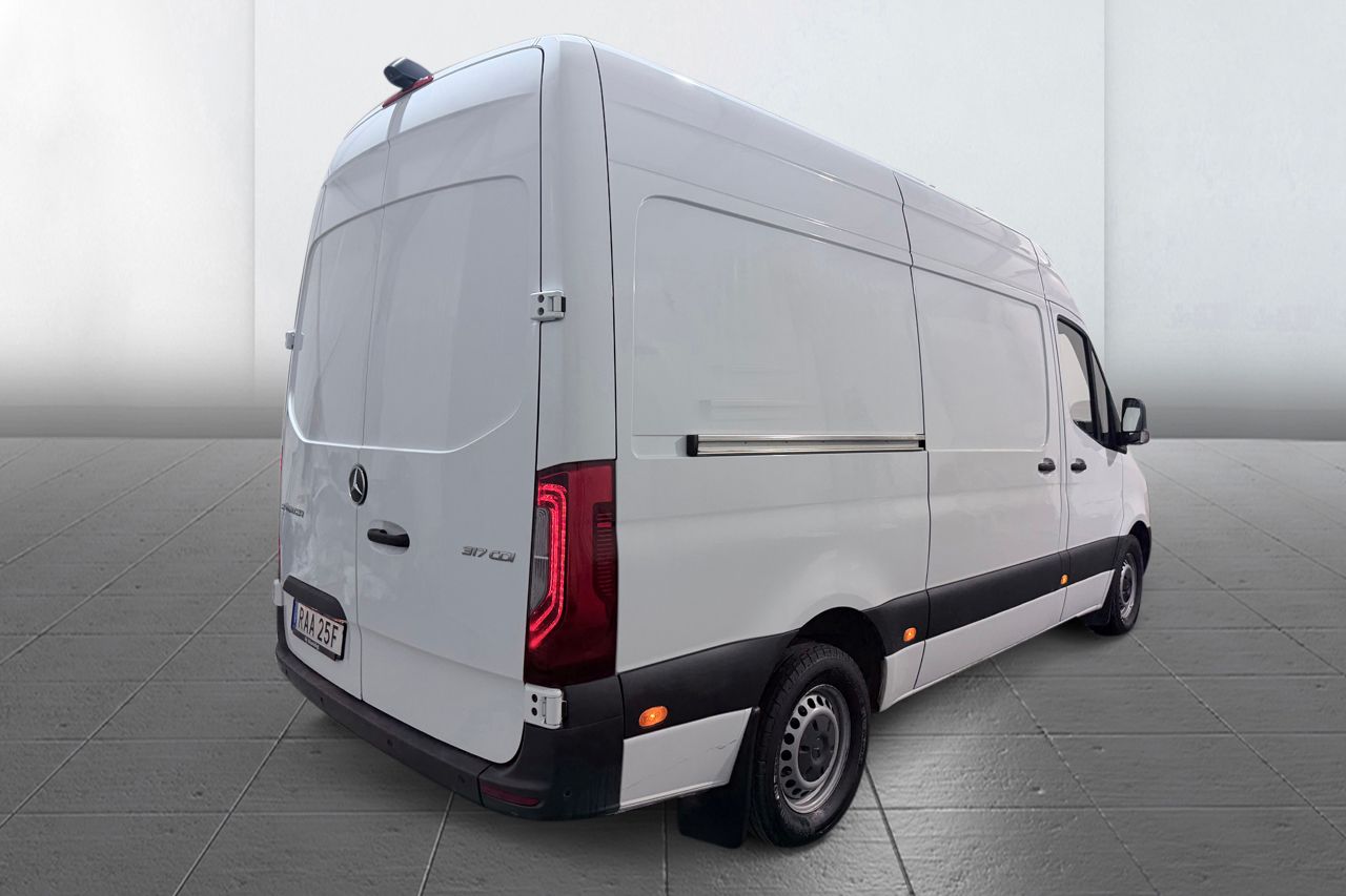 Mercedes-Benz Sprinter 317 CDI Skåp Automat 3-sits Backkamera CarPlay Fullservad hos MB 170hk – bild 5 av 23