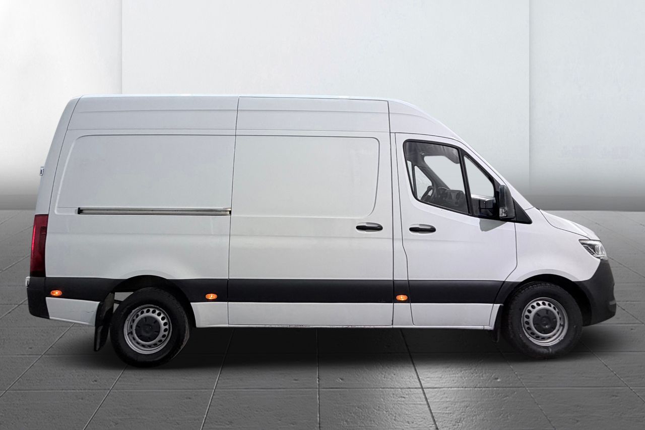 Mercedes-Benz Sprinter 317 CDI Skåp Automat 3-sits Backkamera CarPlay Fullservad hos MB 170hk – bild 4 av 23