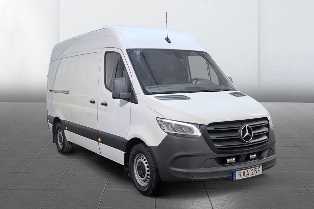 Mercedes-Benz Sprinter 317 CDI Skåp Automat 3-sits Backkamera CarPlay Fullservad hos MB 170hk – bild 3 av 23
