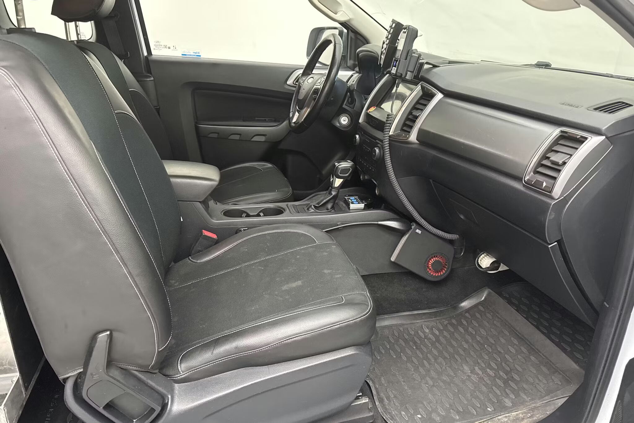 Ford Ranger SuperCab 2.0 4x4 Automat Dragkrok Clayton Verkstadsinredd Backkamera App-Connect Moms/Leasing 170hk – bild 5 av 13