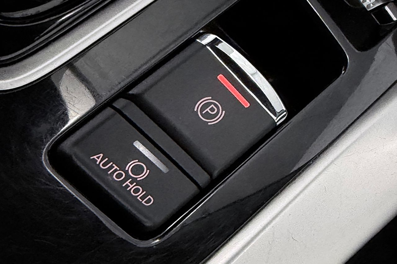 Mitsubishi Eclipse Cross Plug-In Hybrid 2.4 AWD Backkamera Körfilsassistans Keyless Moms/Leasing 188hk – bild 22 av 27