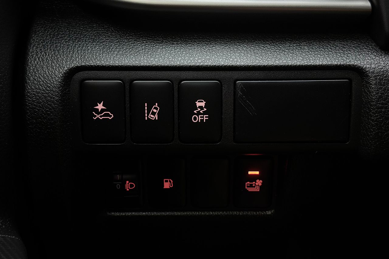 Mitsubishi Eclipse Cross Plug-In Hybrid 2.4 AWD Backkamera Körfilsassistans Keyless Moms/Leasing 188hk – bild 23 av 27