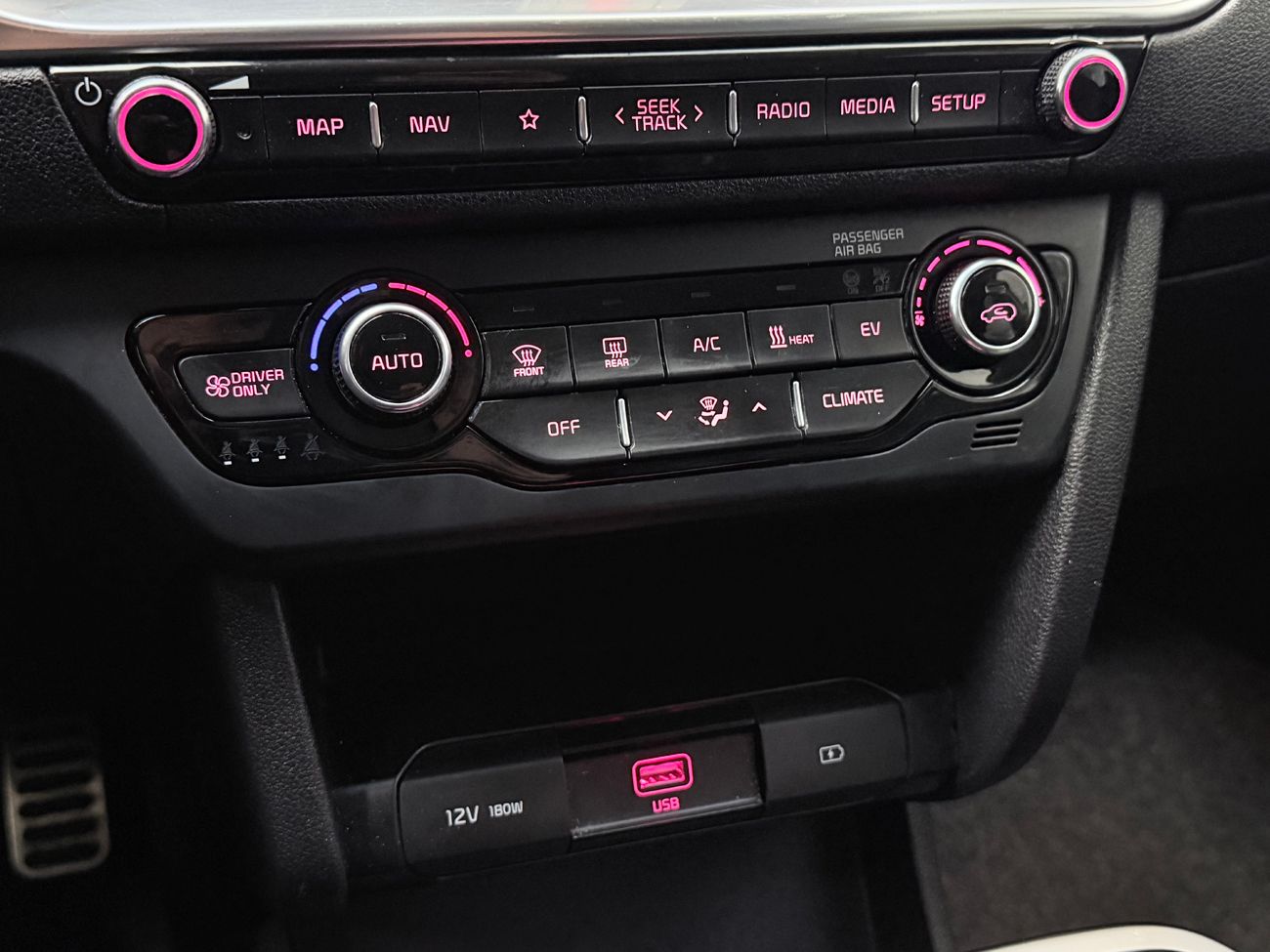 Kia e-Niro 64 kWh Advance Plus Läder Backkamera P-Sensorer App-Connect Moms/Leasing 204hk – bild 28 av 33