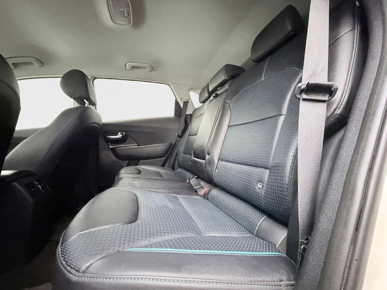 Kia e-Niro 64 kWh Advance Plus Läder Backkamera P-Sensorer App-Connect Moms/Leasing 204hk – bild 16 av 33