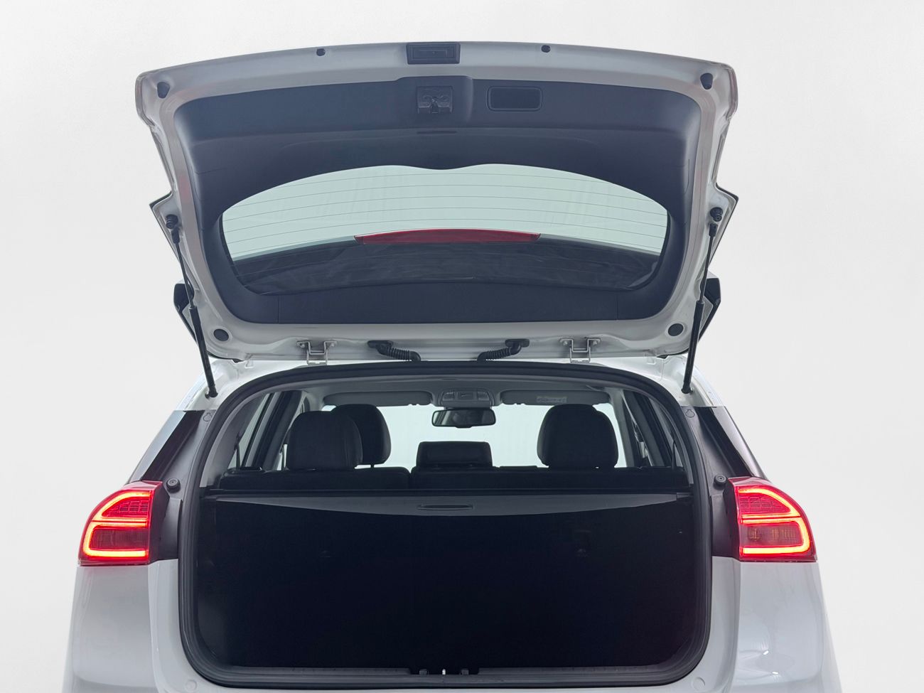 Kia e-Niro 64 kWh Advance Plus Läder Backkamera P-Sensorer App-Connect Moms/Leasing 204hk – bild 33 av 33