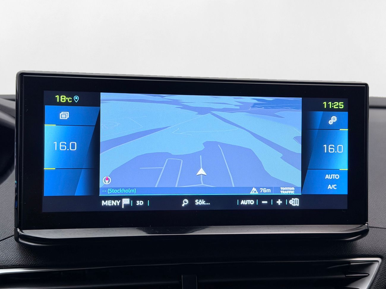 Peugeot 3008 HYBRID4 Allure Dragkrok Cockpit Delläder App-Connect Värmare Moms/Leasing 300hk – bild 18 av 27