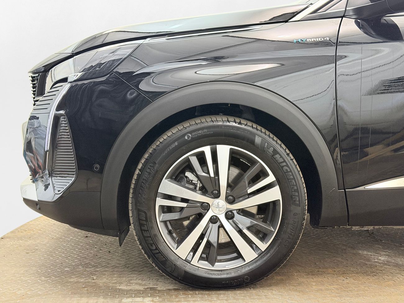 Peugeot 3008 HYBRID4 Allure Dragkrok Cockpit Delläder App-Connect Värmare Moms/Leasing 300hk – bild 9 av 27