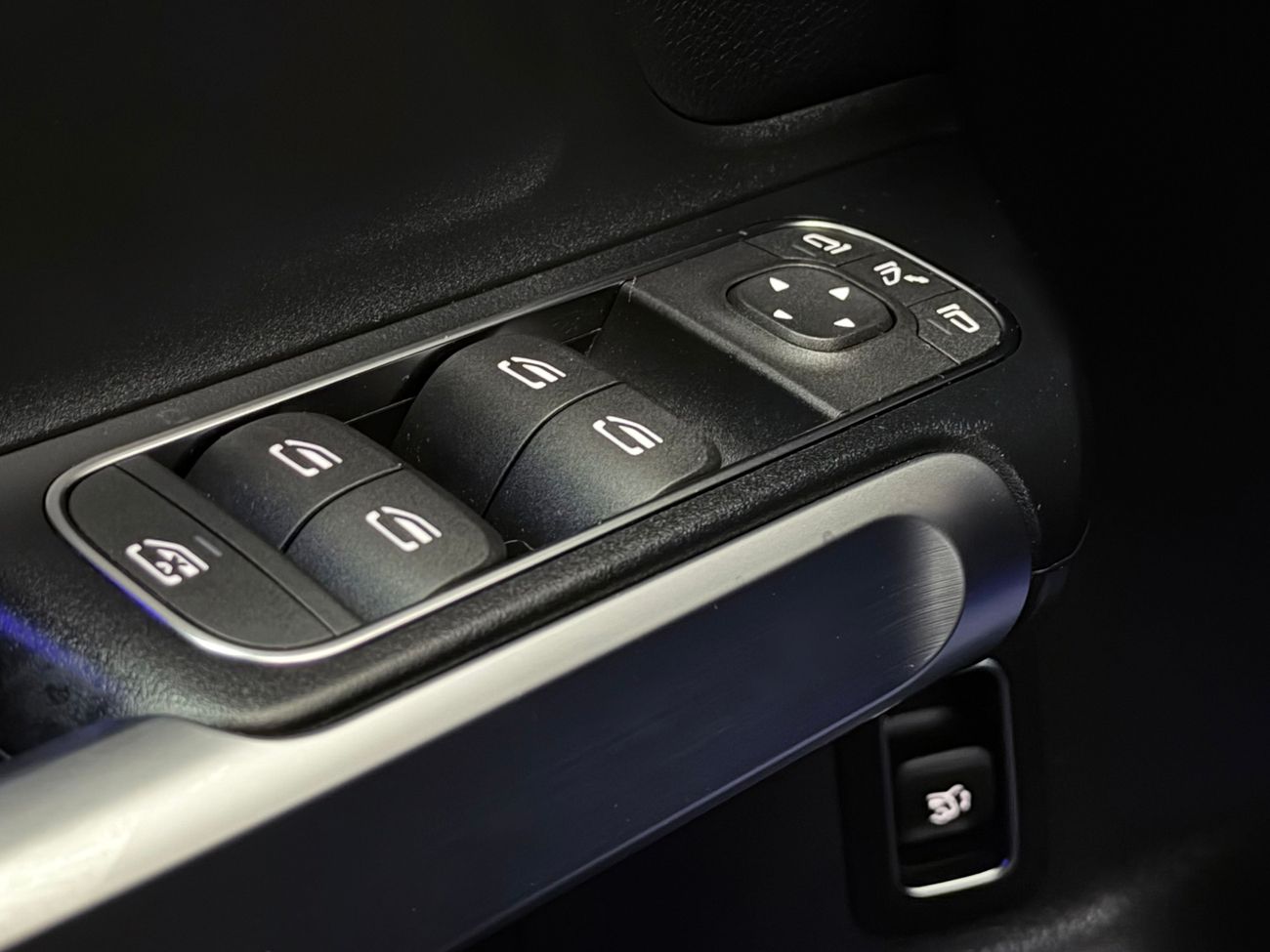 Mercedes-Benz EQB 250+ Progressive Line Advance Plus 7-sits Läder Navigation Backkamera Burmester 190hk – bild 28 av 36