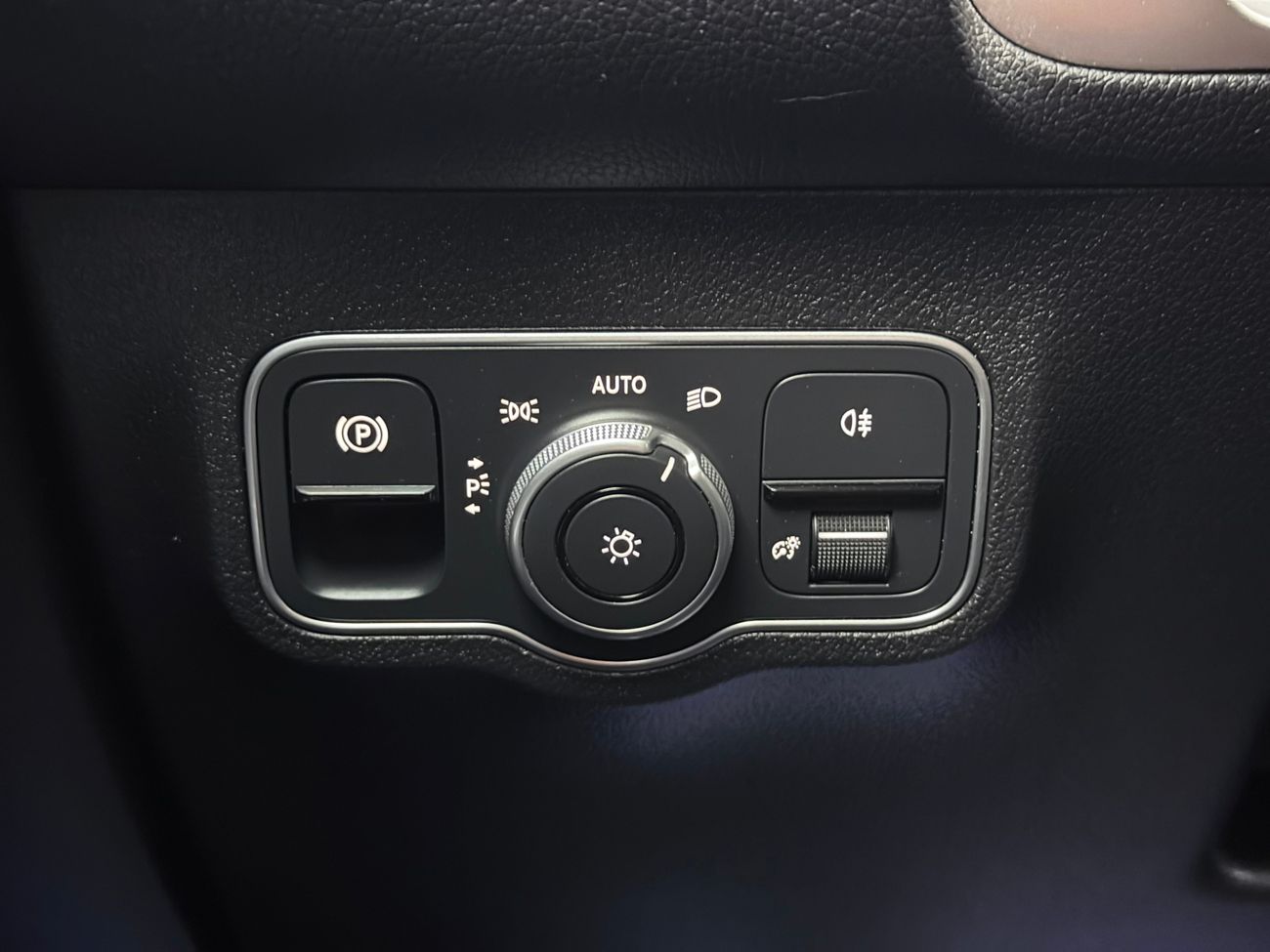 Mercedes-Benz EQB 250+ Progressive Line Advance Plus 7-sits Läder Navigation Backkamera Burmester 190hk – bild 27 av 36