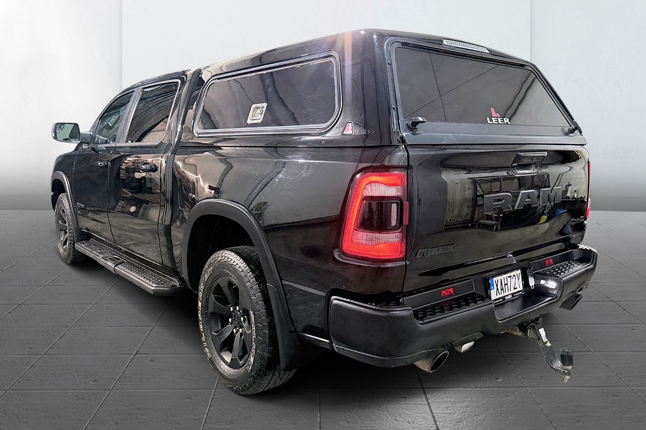 Dodge RAM 1500 Crew Cab 5.7 V8 HEMI Flex Fuel Rebel NIGHT Leer Dragkrok Panorama LED-ramp H/K Moms/Leasing 395hk – bild 10 av 35