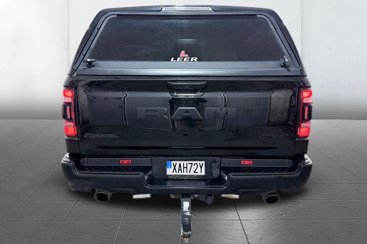 Dodge RAM 1500 Crew Cab 5.7 V8 HEMI Flex Fuel Rebel NIGHT Leer Dragkrok Panorama LED-ramp H/K Moms/Leasing 395hk – bild 5 av 35