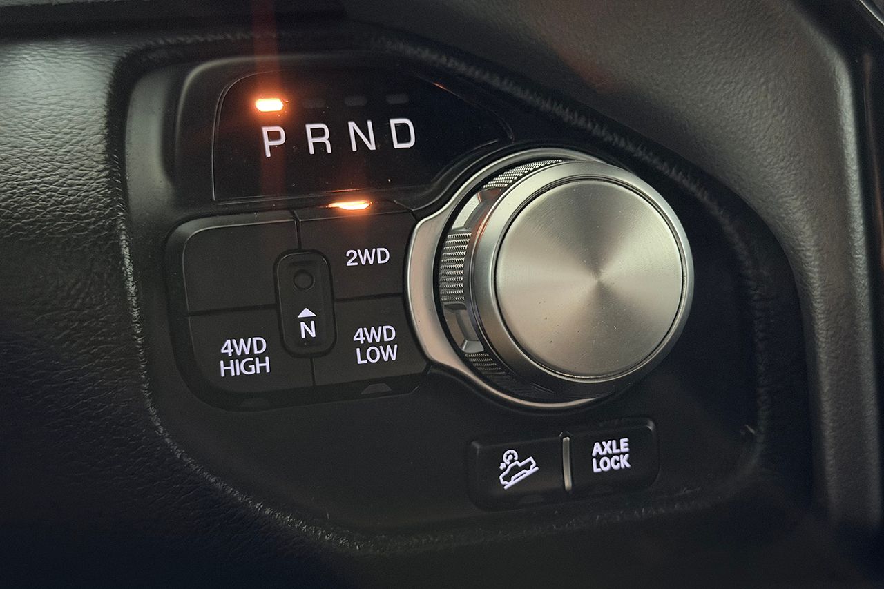 Dodge RAM 1500 Crew Cab 5.7 V8 HEMI Flex Fuel Rebel NIGHT Leer Dragkrok Panorama LED-ramp H/K Moms/Leasing 395hk – bild 29 av 35