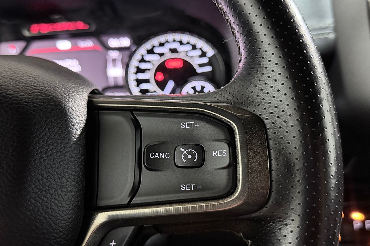 Dodge RAM 1500 Crew Cab 5.7 V8 HEMI Flex Fuel Rebel NIGHT Leer Dragkrok Panorama LED-ramp H/K Moms/Leasing 395hk – bild 22 av 35