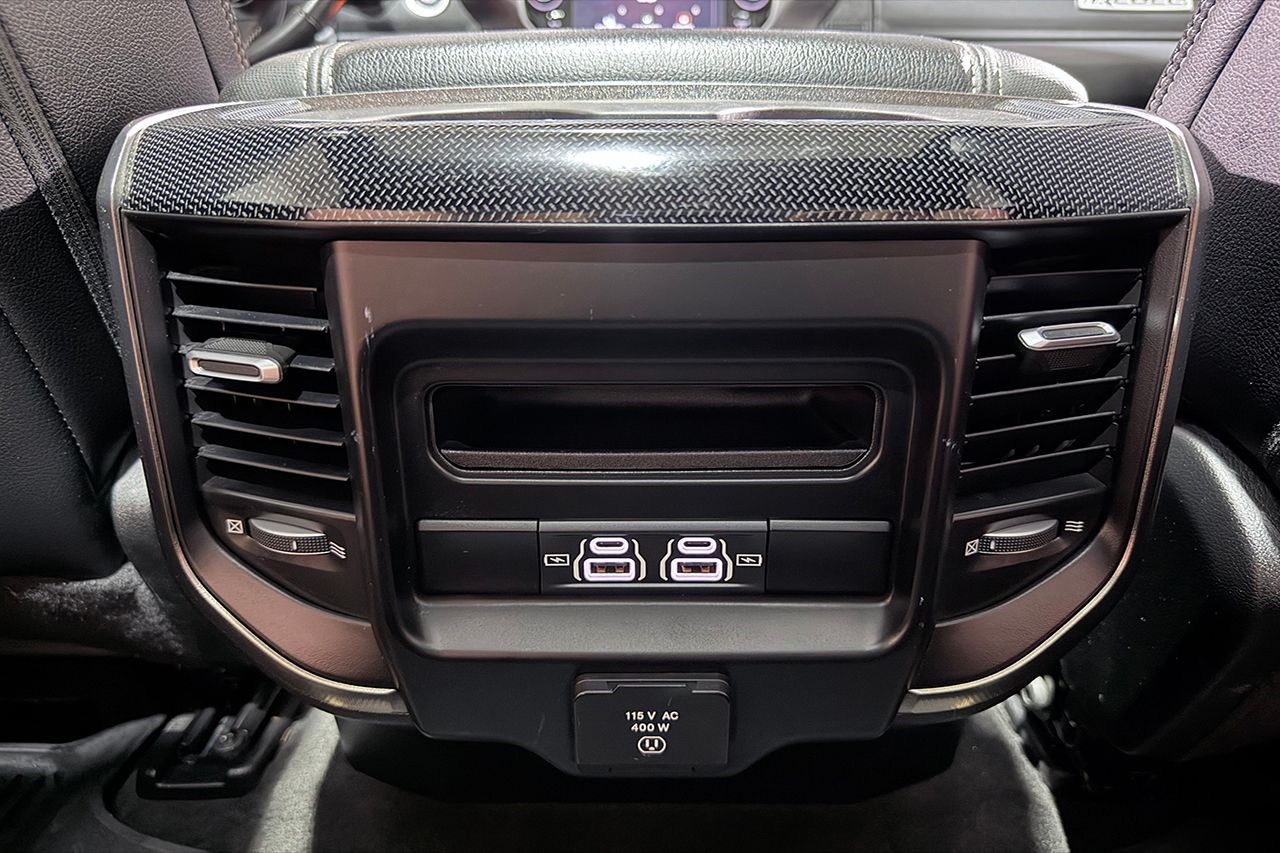Dodge RAM 1500 Crew Cab 5.7 V8 HEMI Flex Fuel Rebel NIGHT Leer Dragkrok Panorama LED-ramp H/K Moms/Leasing 395hk – bild 19 av 35
