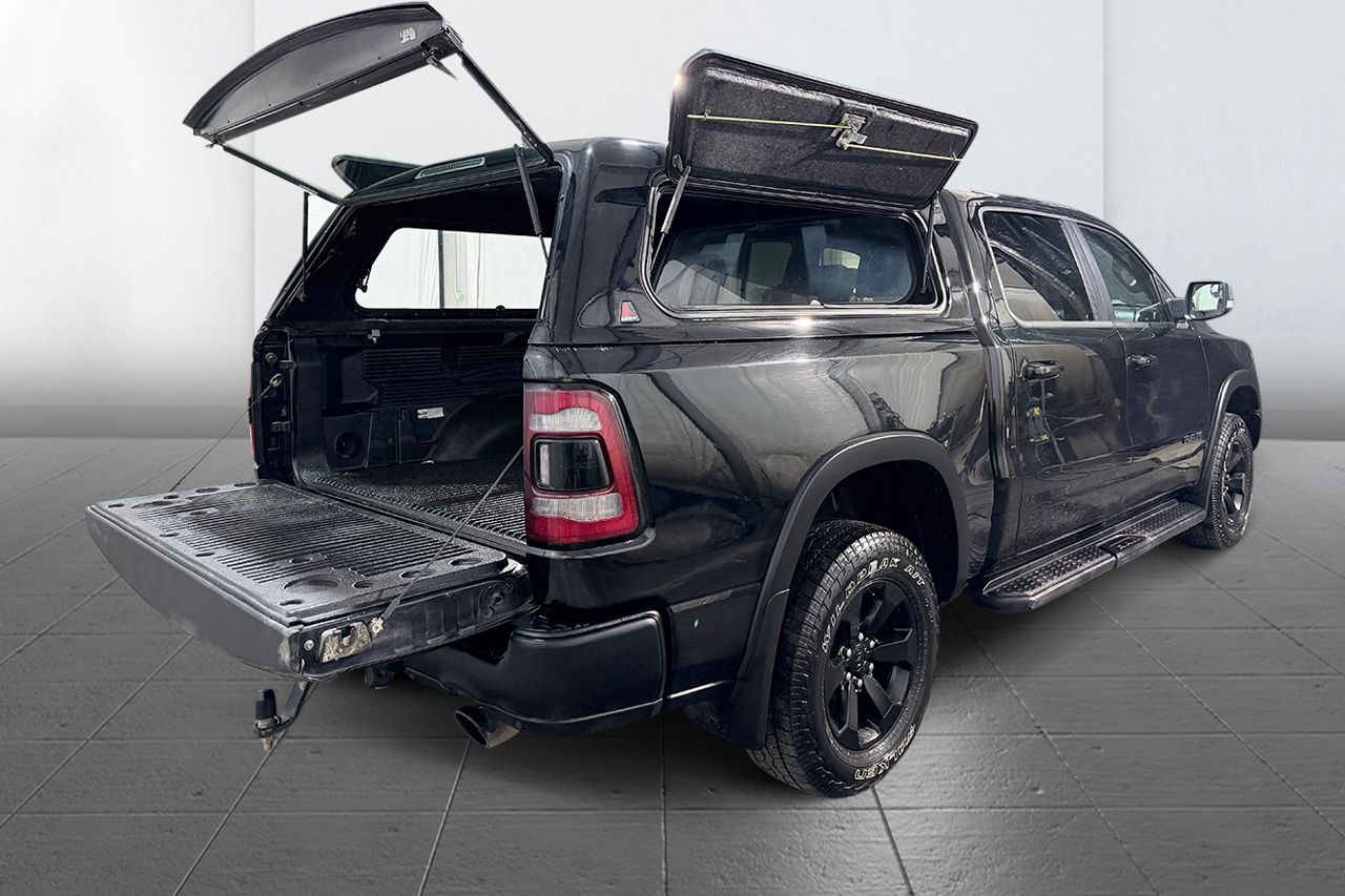 Dodge RAM 1500 Crew Cab 5.7 V8 HEMI Flex Fuel Rebel NIGHT Leer Dragkrok Panorama LED-ramp H/K Moms/Leasing 395hk – bild 7 av 35